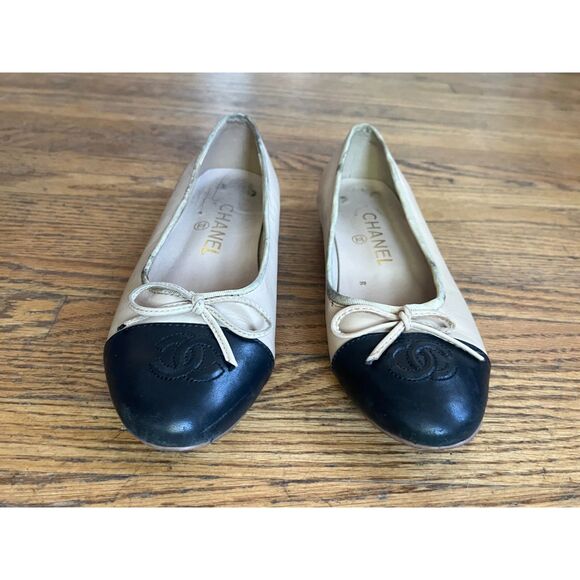 Coco CHANEL Cream Black Leather Ballet Flat Slip On Shoes Women's Size EU 36 - Picture 1 of 7